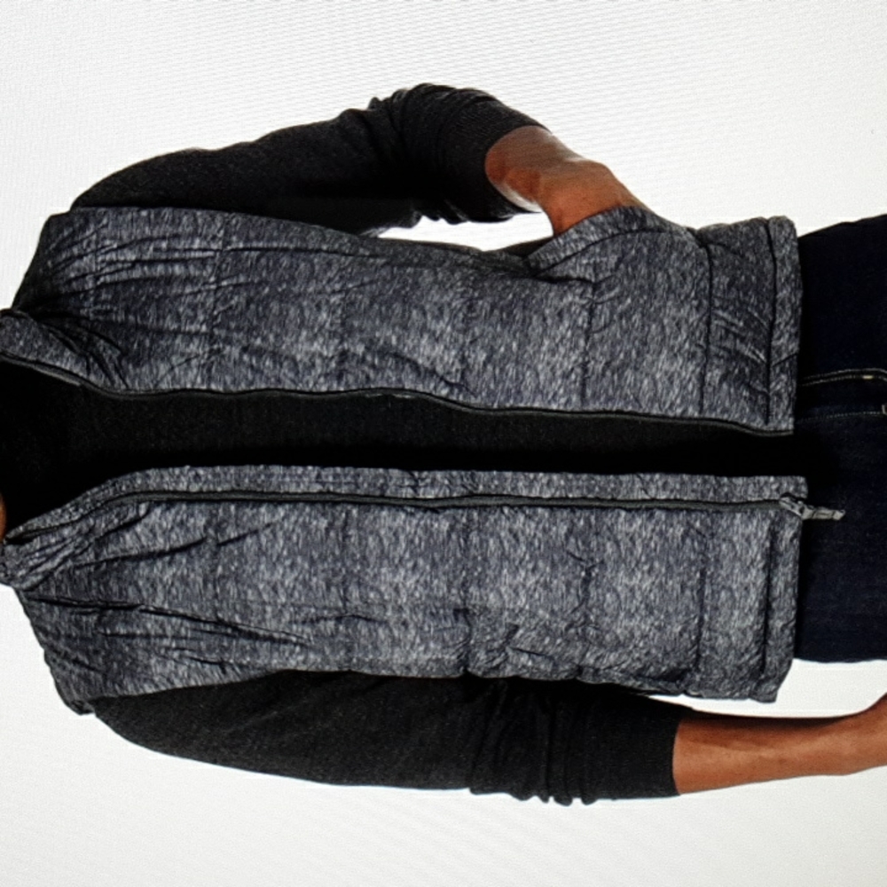 Amazon Essentials Puffer Vest - Picture 4 of 4